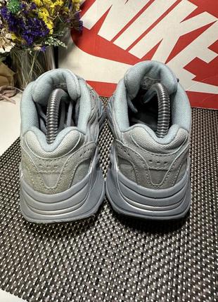 Кроссовки adidas yeezy boost 700 v24 фото