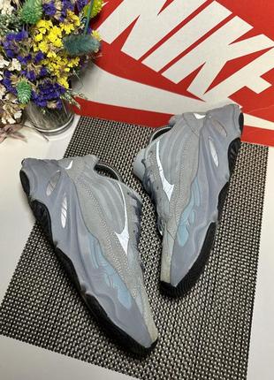 Кроссовки adidas yeezy boost 700 v25 фото