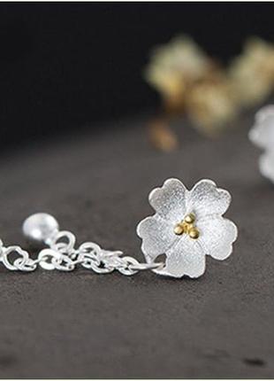 Очаровательные серебряные серьги в цветочном дизайне4 фото