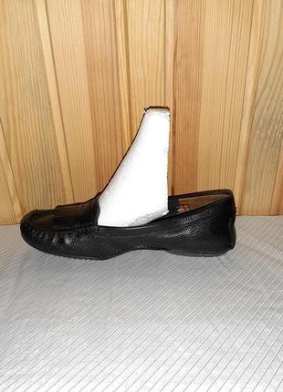 Чорні шкіряні туфлі лофери з бахромою на низькому ходу4 фото