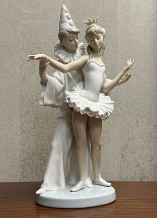 Фарфоровая статуэтка lladro «карнавальная пара».