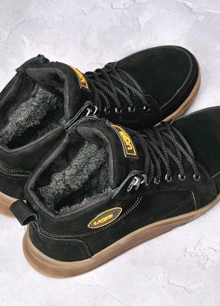 Розпродаж складу ❗️❗️
зимові черевики ugg 

❗️ підошва яка не ковзає
😎 натуральний нубук топ якість
 ❄️ нутарульне хутро ( набивна вовна)4 фото