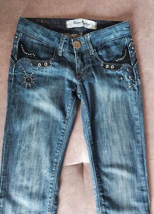 Стильные плотные фирменные джинсы, р.264 фото