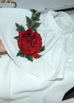 Ніжне біленьке плаття з відкритими плечиками  р-р м4 фото