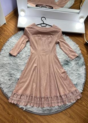 Ніжна пудрова сукня з мереживом5 фото