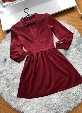 Плаття з глибоким декольте кольору бордо2 фото