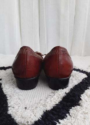 Кожаные туфли на низких каблуках размер 363 фото