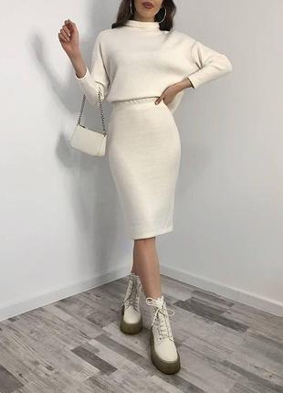 Костюм
размеры: 42-44, 46-48
ткань: двухсторонняя ангора 
цвета: серый, черный, мягко, белый, беж