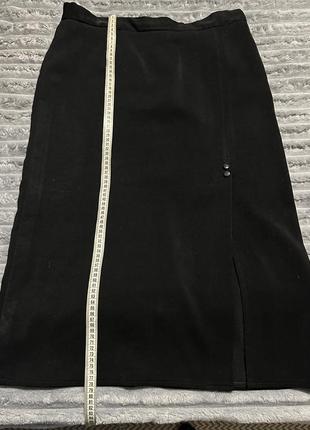 Стильная черная юбка с разрезом на ноге2 фото