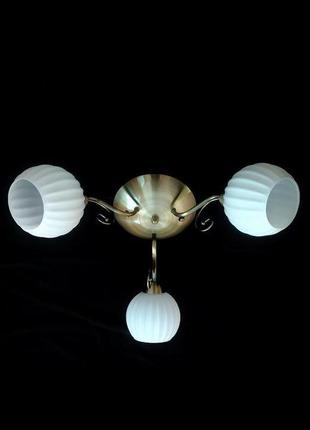 Люстра на 3 плафони