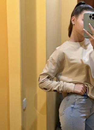 Свитшот с кольцами на рукавах