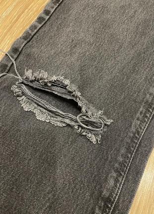 Трендовые джинсы палаццо  варенки с разрезами на коленях4 фото