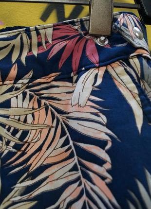 Пляжные шорты с тропическим принтом листья,цветы6 фото