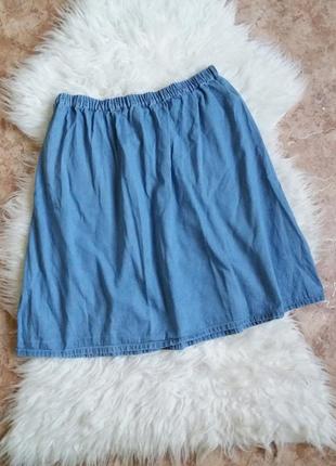 Легкая джинсовая юбка на резинке с   вышивкой5 фото