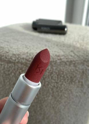 Матовая помада с легким пудровым финишем kiko