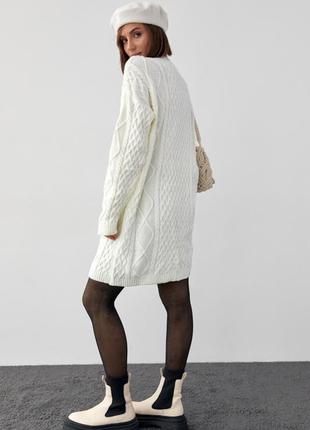 Вязаное платье-туника с узорами из косичек и ромбиков4 фото