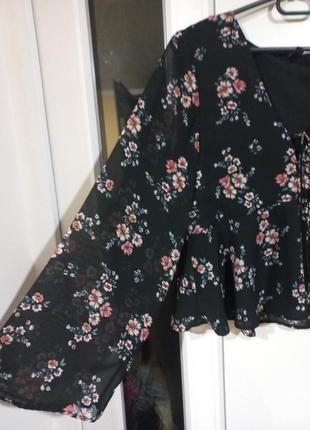 Блуза с баской в цветочный принт3 фото