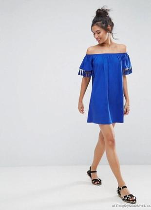 Платье открытые плечи с помпонами р. xs или s