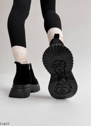 Натуральные замшевые демисезонные черные ботинки с мехом тедди10 фото
