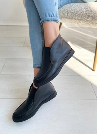 Черные кожаные ботинки лаковые замшевые высокие лоферы