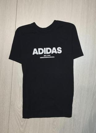 Футболка adidas на 10-12 лет