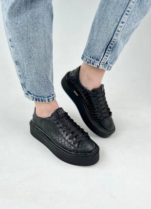 Черные кеды кожаные из натуральной кожи с тиснением под рептилию