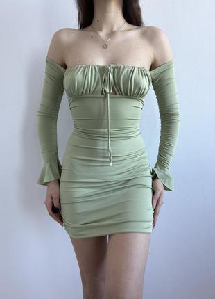 Шикарна облягаюча сукня з драпіруванням та довгим рукавом  зі спущеними плечима2 фото