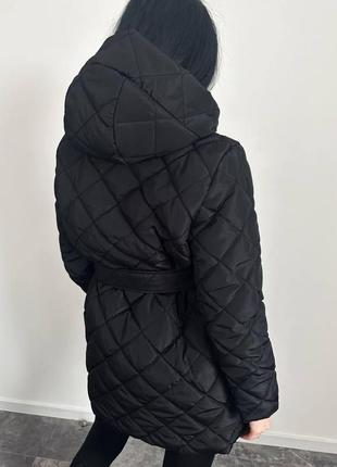 Женская куртка с капюшоном стеганная длинная пальто с поясом весна осень беж, черный4 фото