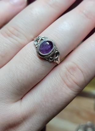 Серебряное кольцо с аметистом фиолетовое1 фото