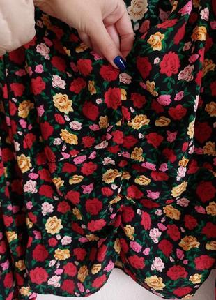 Квіткова блуза з драпіруванням на грудях5 фото
