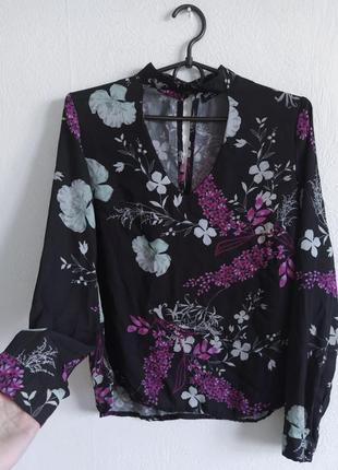 Интересная блуза в цветочный принт