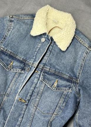 Стильная актуальная куртка шерпа джинсовая удлинённая hm3 фото