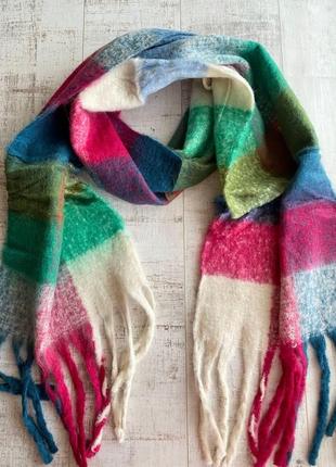 Тёплый шарф с длинными кисточками в разноцветную клетку4 фото