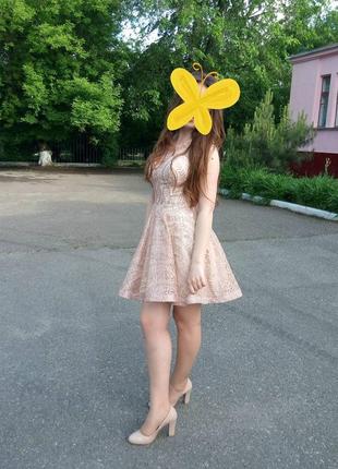 Сукню на випускний
