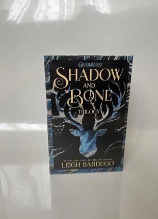 Книги на английском языке the shadow and bone trilogy boxed set ( 3 книги в боксе)