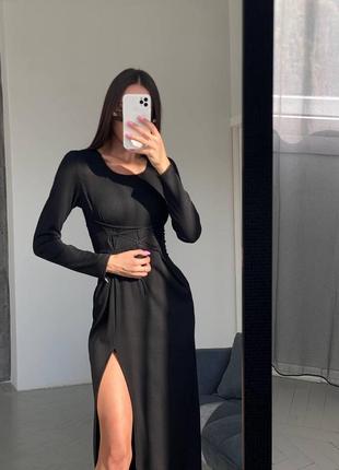 Женское длинное платье в обтяжку стильное модное с разрезом подчеркивает фигуру шнуровка длинный рукав черный