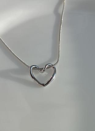 Нежная бижутерия цепочка обвитая сердцем подвеска
