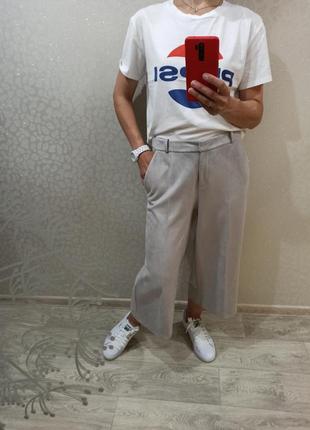 Красивые стильные нежно-серые кюлоты под замшу