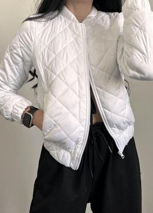 Женская куртка стеганная бомбер с карманами с наполнителем весна осень  беж, черный, пудра, белый