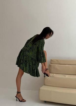 Женское оверсайз платье зеленого/ изумрудного цвета чуть выше колена7 фото