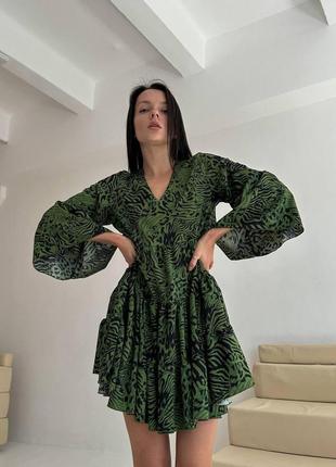 Женское оверсайз платье зеленого/ изумрудного цвета чуть выше колена2 фото