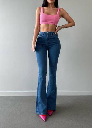 Жіночі вузькі обтислі джинси-кльош із високою талією6 фото