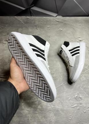 Зимние мужские кожаные ботинки кроссовки adidas белого цевта6 фото