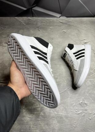 Зимние мужские кожаные ботинки кроссовки adidas белого цевта3 фото