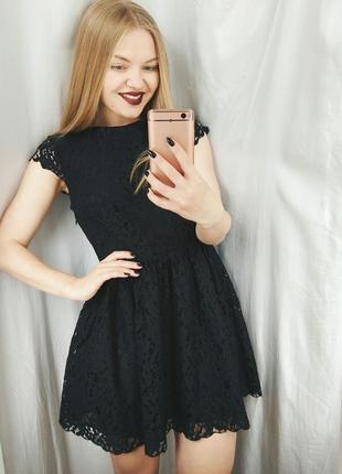 Черное летнее платье с кружевом от atmosphere
