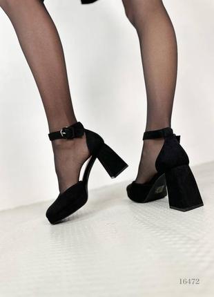 Черные замшевые туфли на высоком толстом каблуке с платформой ремешком5 фото