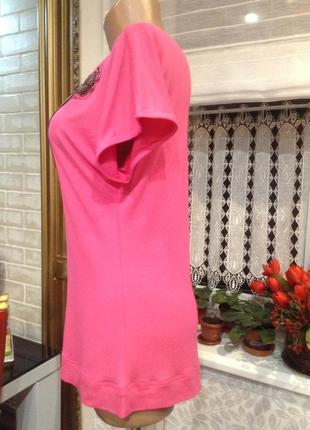 Новая, модная, эффектная розовая майка с декором3 фото