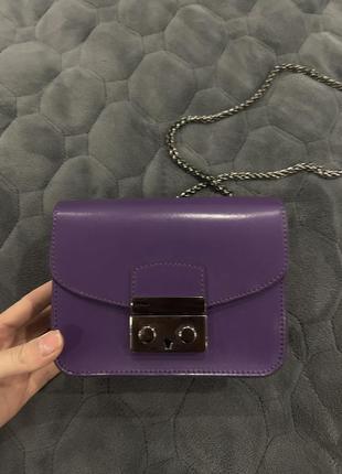 Шкіряна гарна сумочка з ланцюжком в ідеальному стані