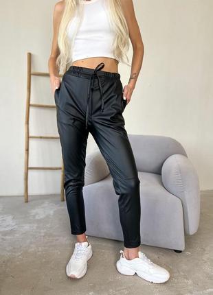Стильные демисезонные брюки брюки из экокожи 42-54