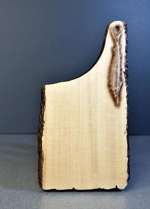 Дошка обробна декоративна з осетром розмір 17 х 30 см.